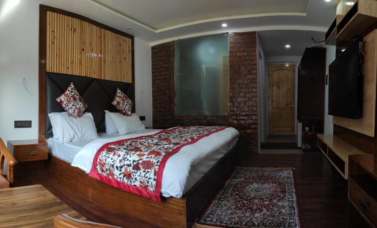 Hotel Lidder Palace Pahalgām Kültér fotó