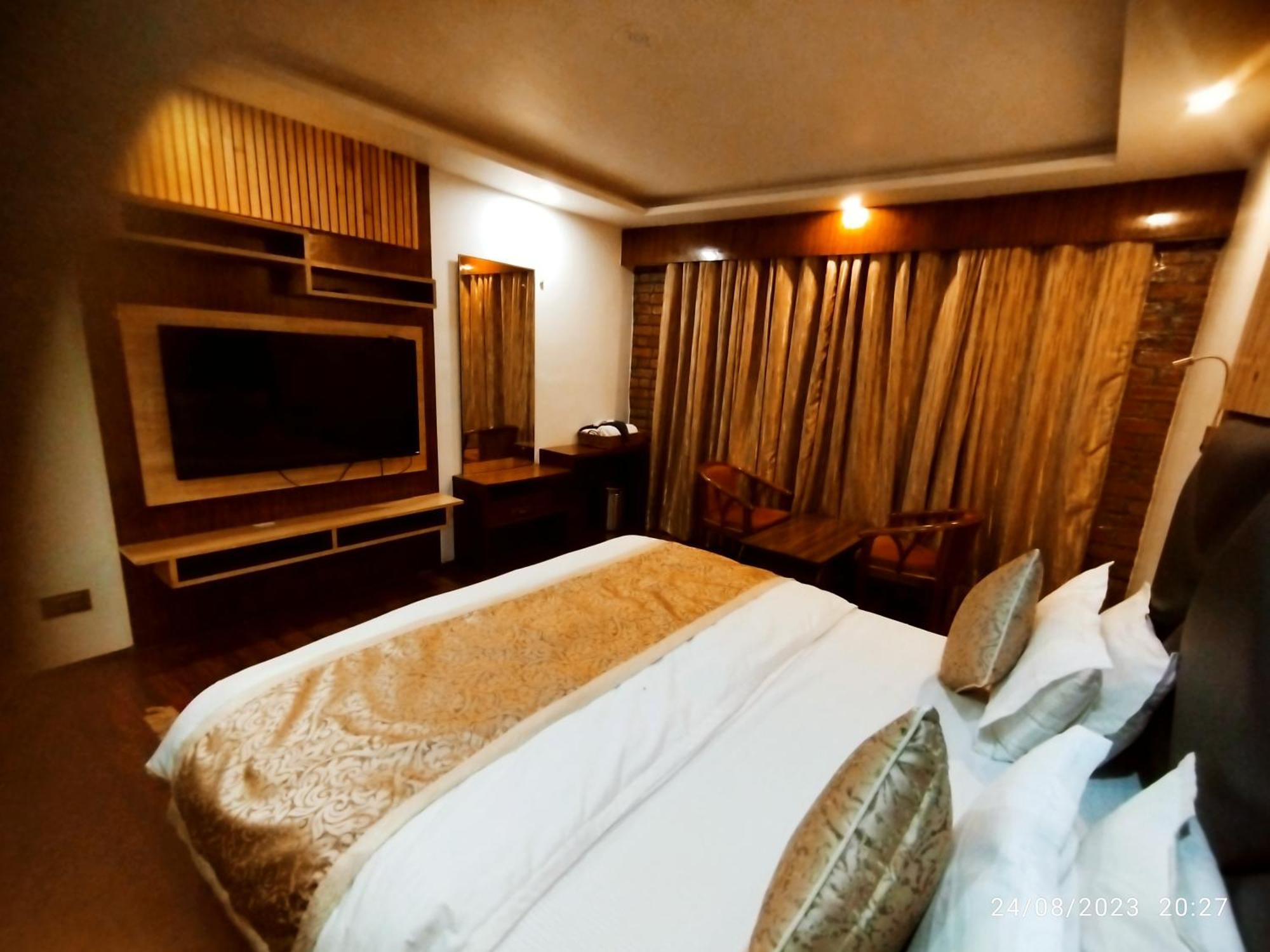 Hotel Lidder Palace Pahalgām Kültér fotó