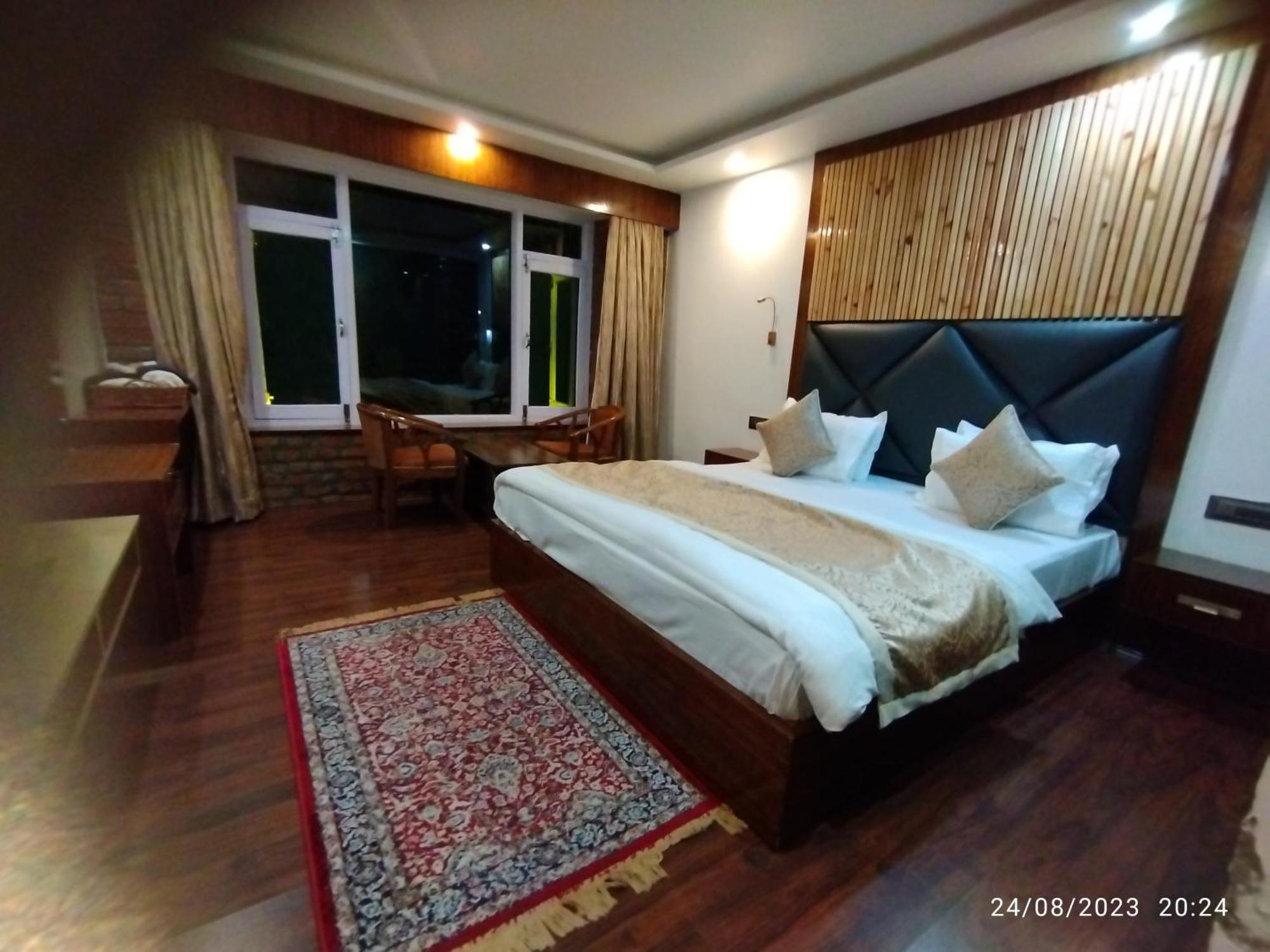 Hotel Lidder Palace Pahalgām Kültér fotó