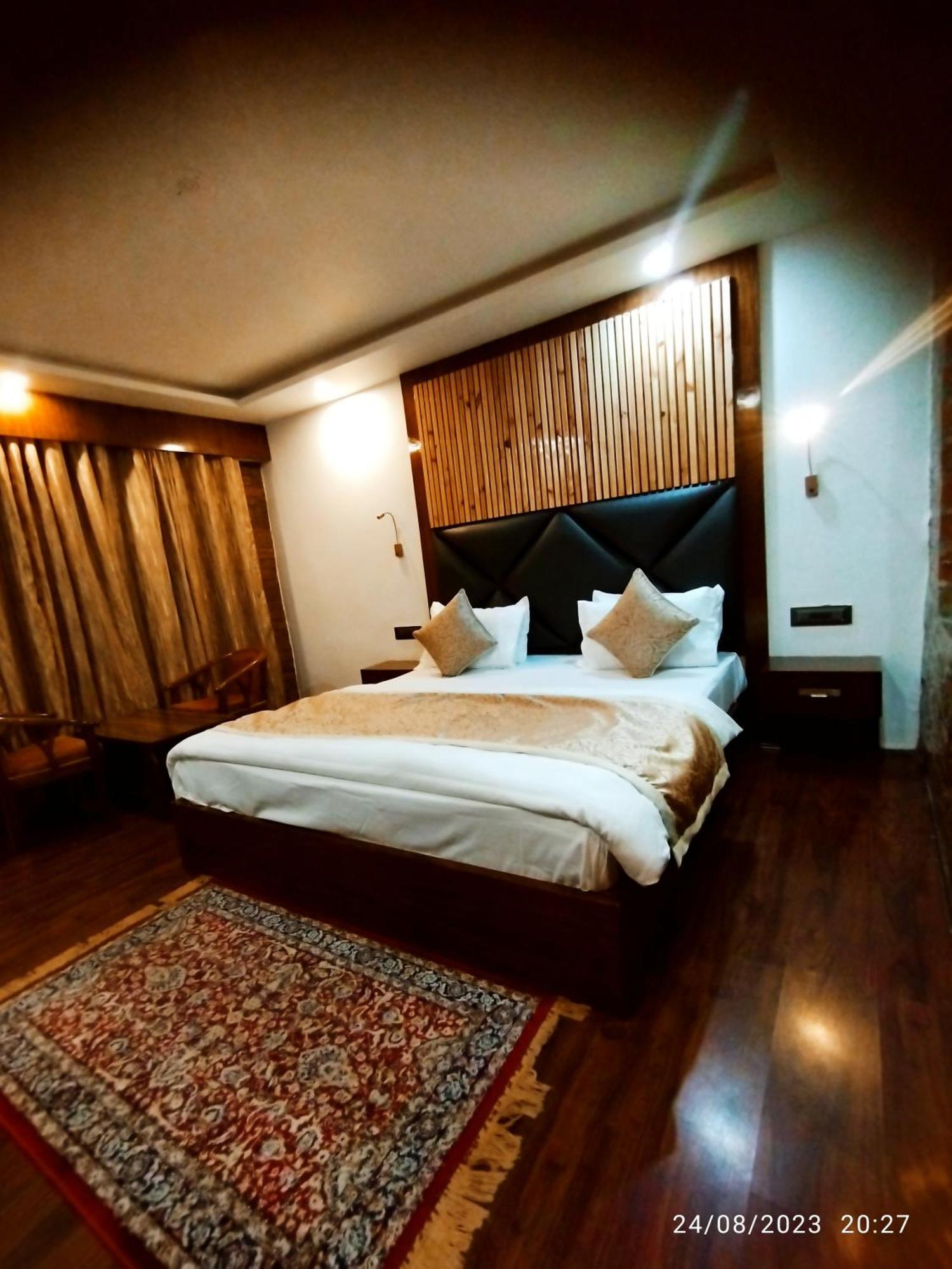 Hotel Lidder Palace Pahalgām Kültér fotó