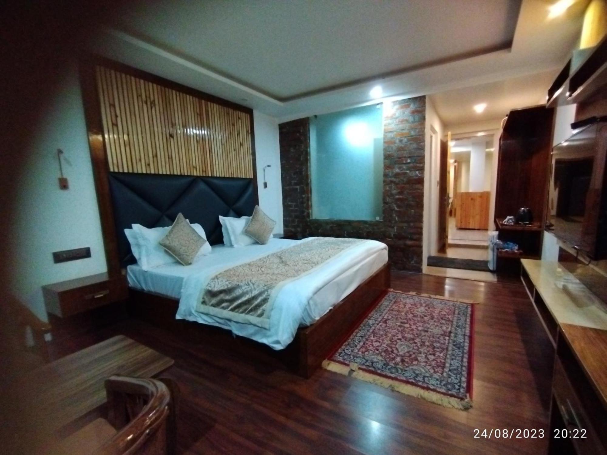 Hotel Lidder Palace Pahalgām Kültér fotó