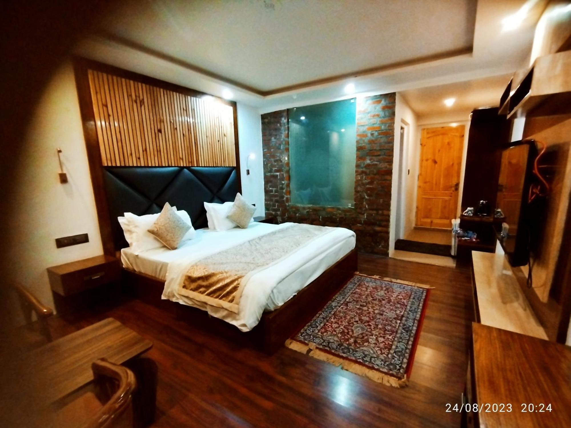 Hotel Lidder Palace Pahalgām Kültér fotó